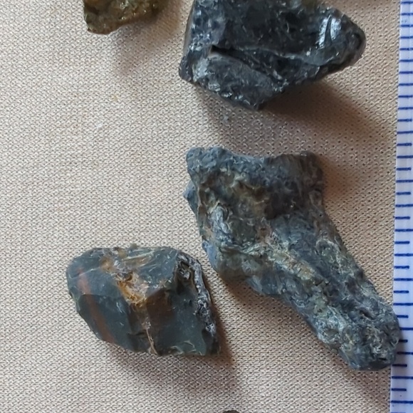 Collection of Six Crystals - Picture 4 of 4